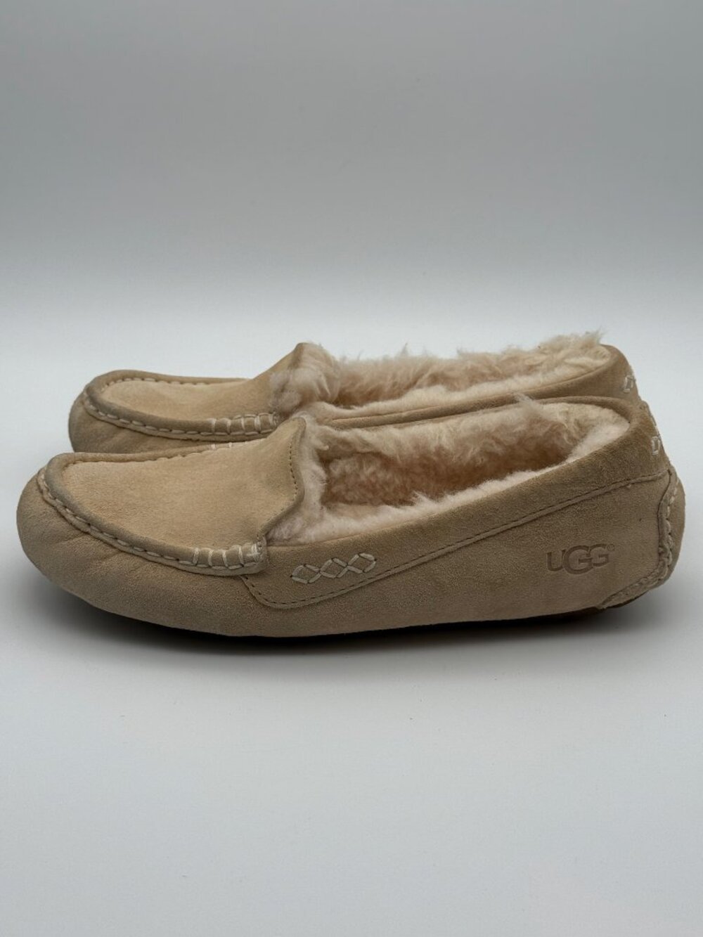 UGG Ansley Suede Moccasin Slippers Tan Cream size 6 (fits like 5.5)